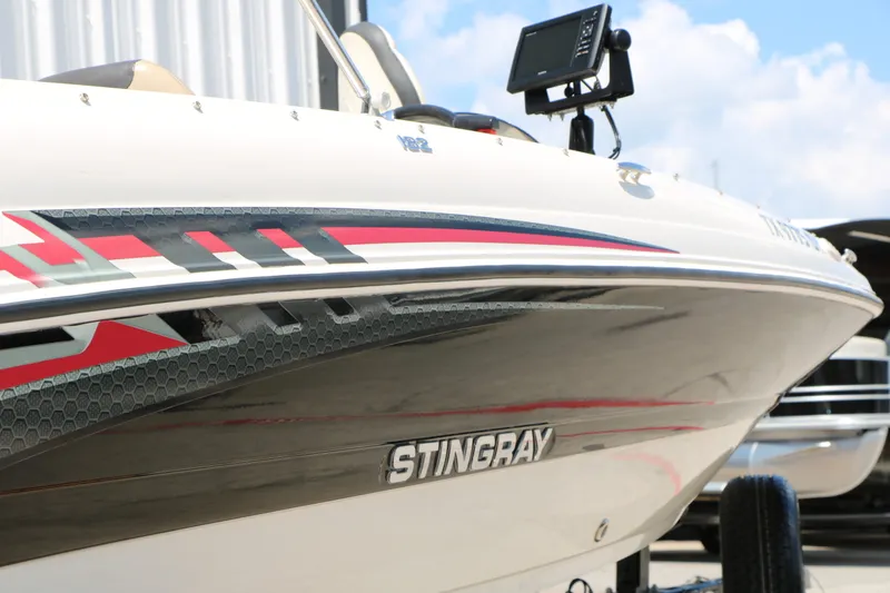 Slide: The Image of Stingray Boat Company 182 SC 2018 - 6