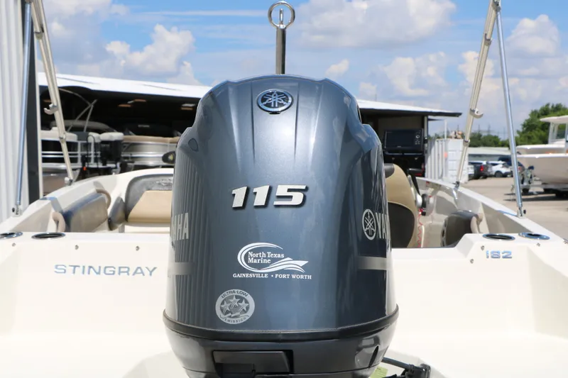 Slide: The Image of Stingray Boat Company 182 SC 2018 - 8