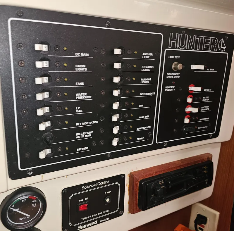 Slide: The Image of Hunter 336 1995 - 19