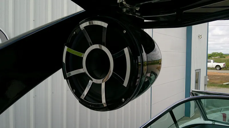 Slide: The Image of Chaparral 29 Surf 2020 - 10