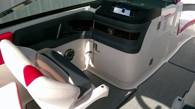 Slide: The Image of Chaparral 29 Surf 2020 - 15