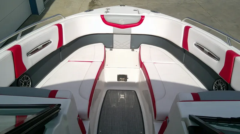 Slide: The Image of Chaparral 29 Surf 2020 - 17