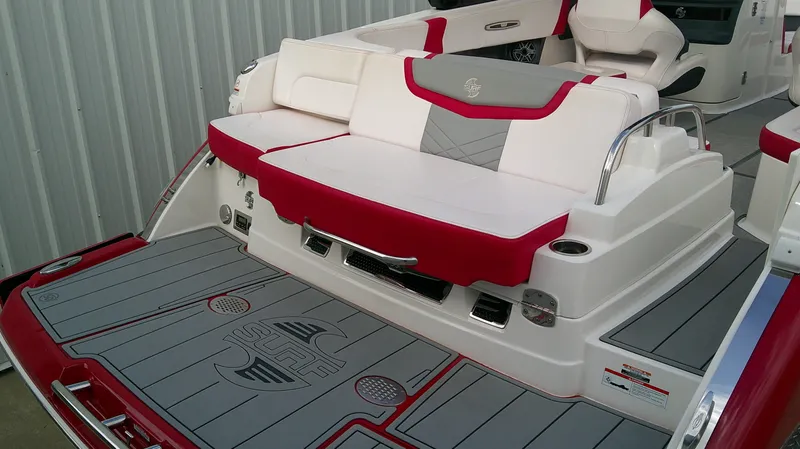 Slide: The Image of Chaparral 29 Surf 2020 - 8