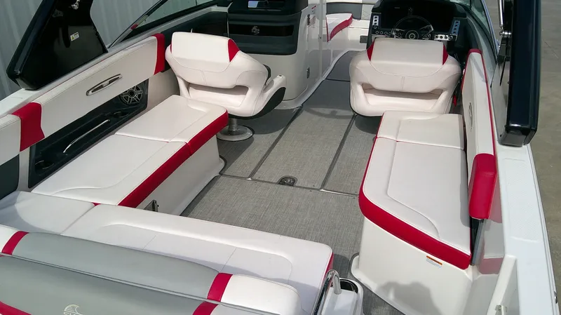 Slide: The Image of Chaparral 29 Surf 2020 - 9