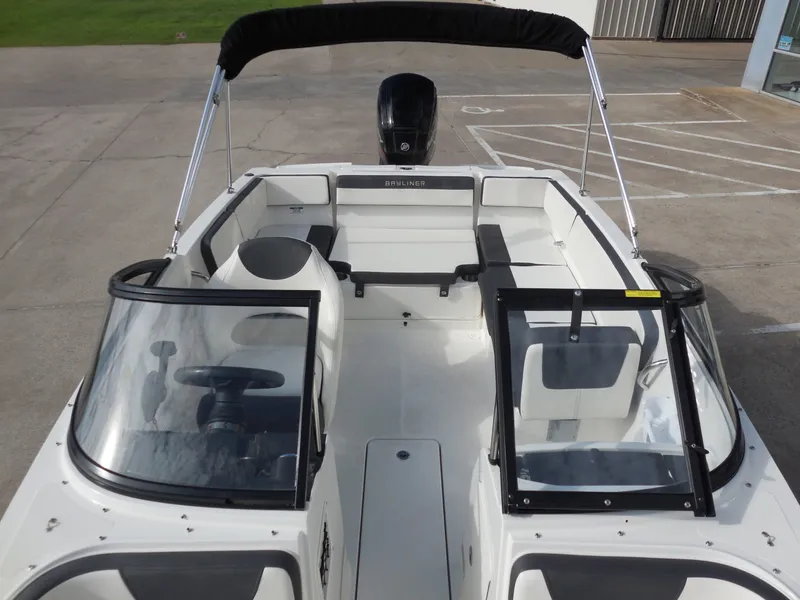 Slide: The Image of Bayliner VR4 2019 - 17