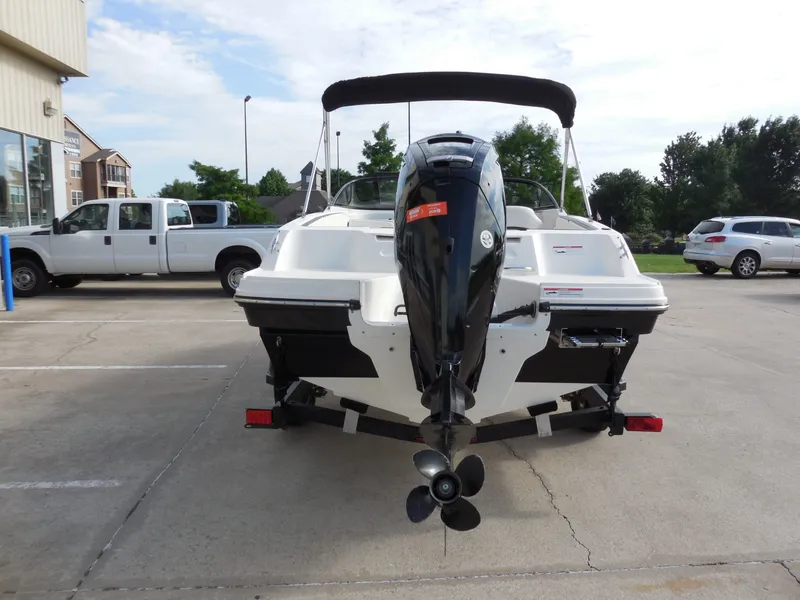 Slide: The Image of Bayliner VR4 2019 - 4