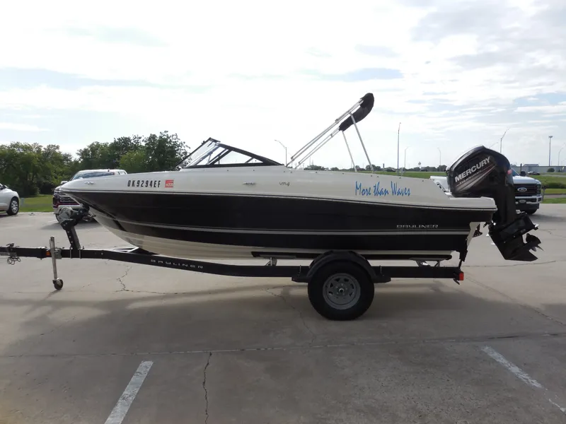 Slide: The Image of Bayliner VR4 2019 - 6