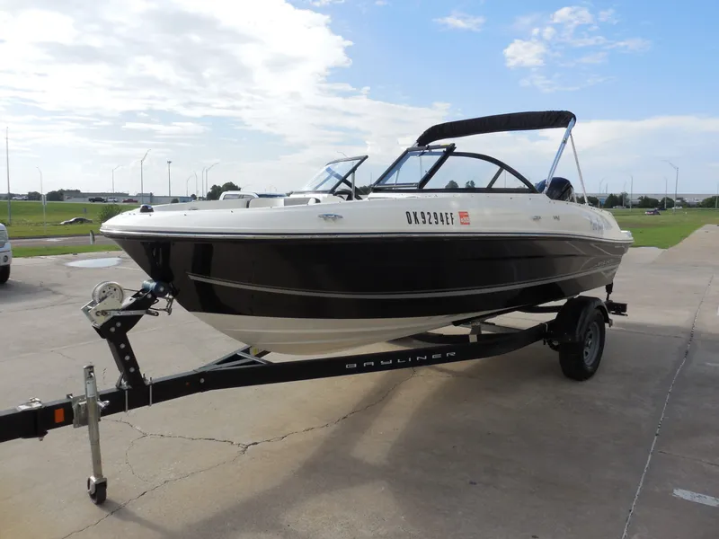 Slide: The Image of Bayliner VR4 2019 - 7