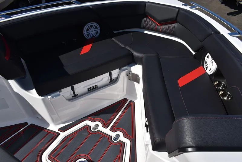 Slide: The Image of Monterey ELITE 30 OB 2026 - 70