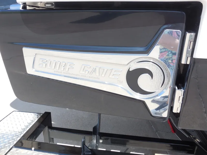 Slide: The Image of Chaparral 30 Surf 2025 - 10