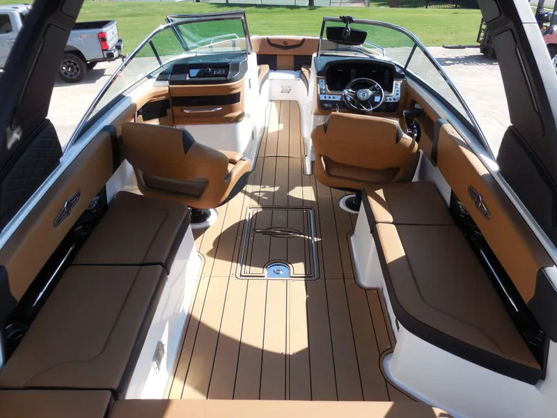 Slide: The Image of Chaparral 30 Surf 2025 - 15
