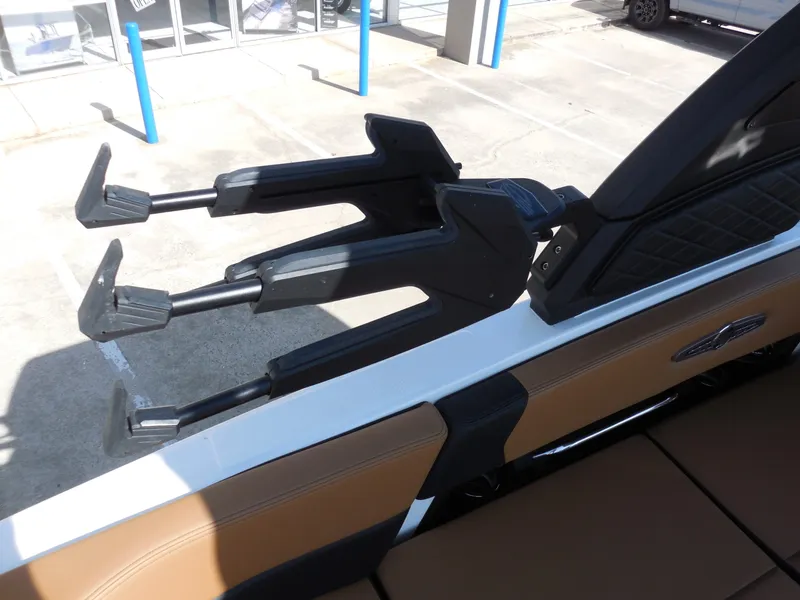 Slide: The Image of Chaparral 30 Surf 2025 - 16