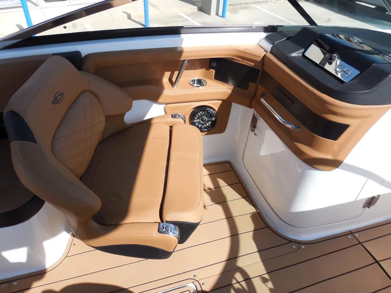 Slide: The Image of Chaparral 30 Surf 2025 - 20