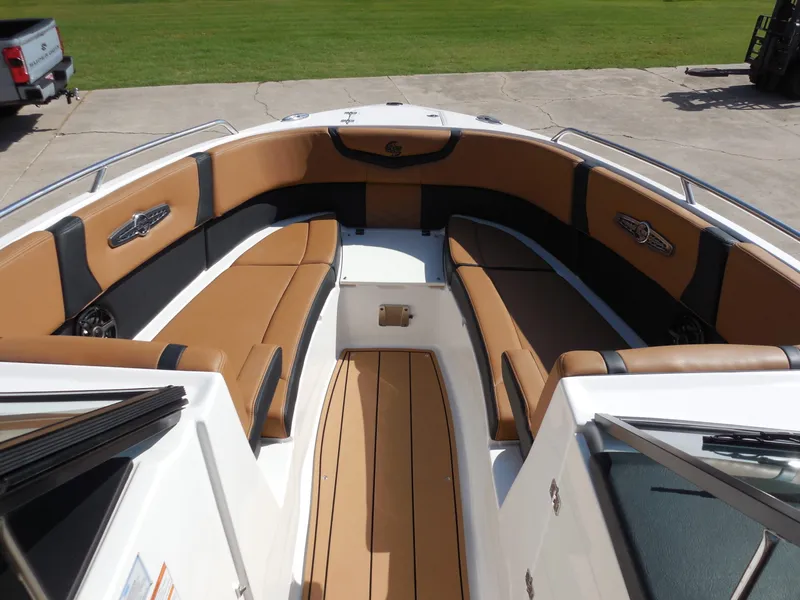 Slide: The Image of Chaparral 30 Surf 2025 - 25