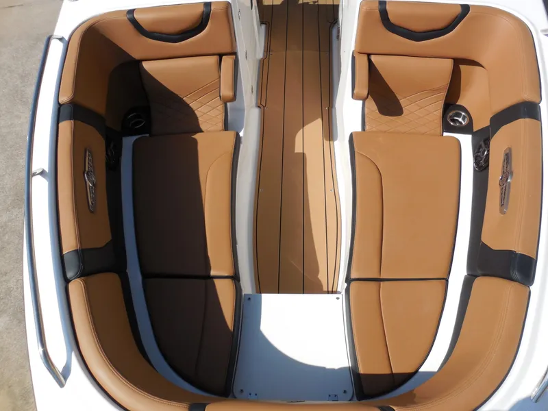 Slide: The Image of Chaparral 30 Surf 2025 - 26