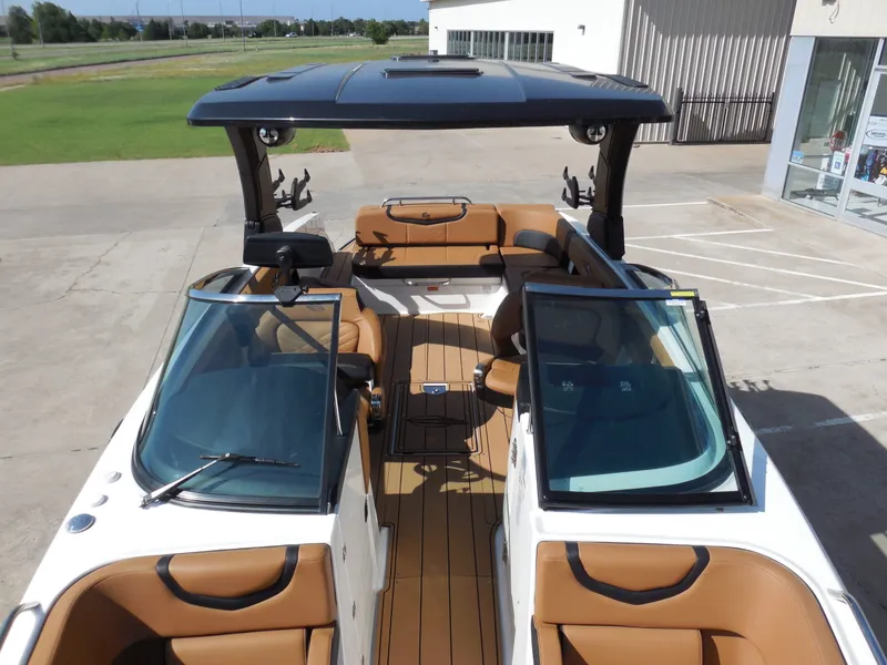 Slide: The Image of Chaparral 30 Surf 2025 - 27