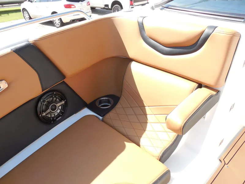 Slide: The Image of Chaparral 30 Surf 2025 - 28