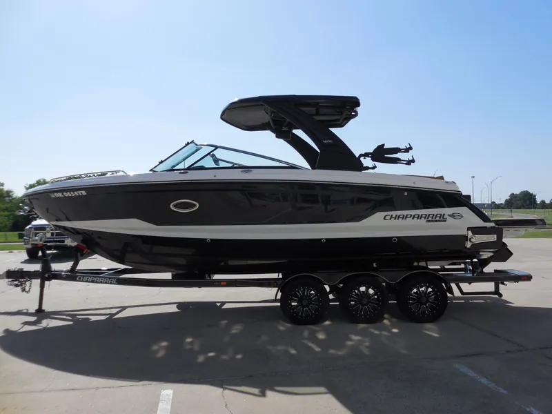 Slide: The Image of Chaparral 30 Surf 2025 - 5