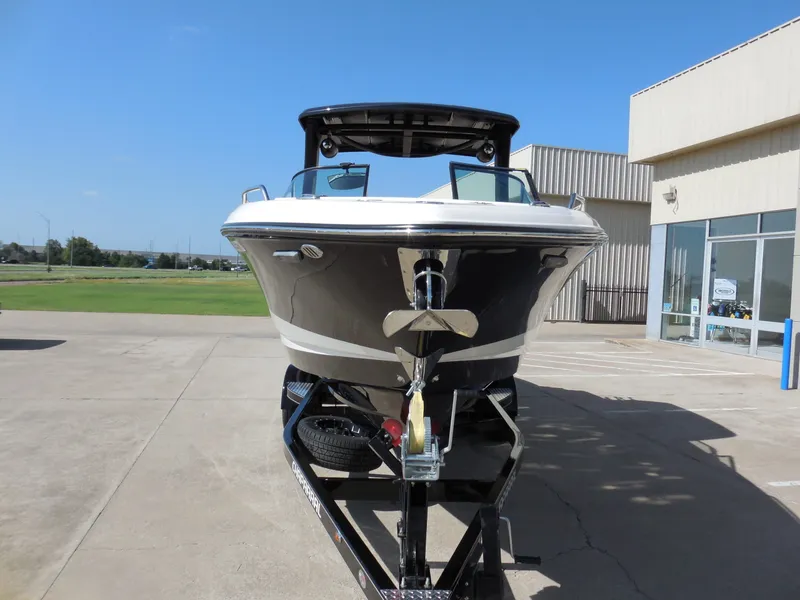 Slide: The Image of Chaparral 30 Surf 2025 - 7