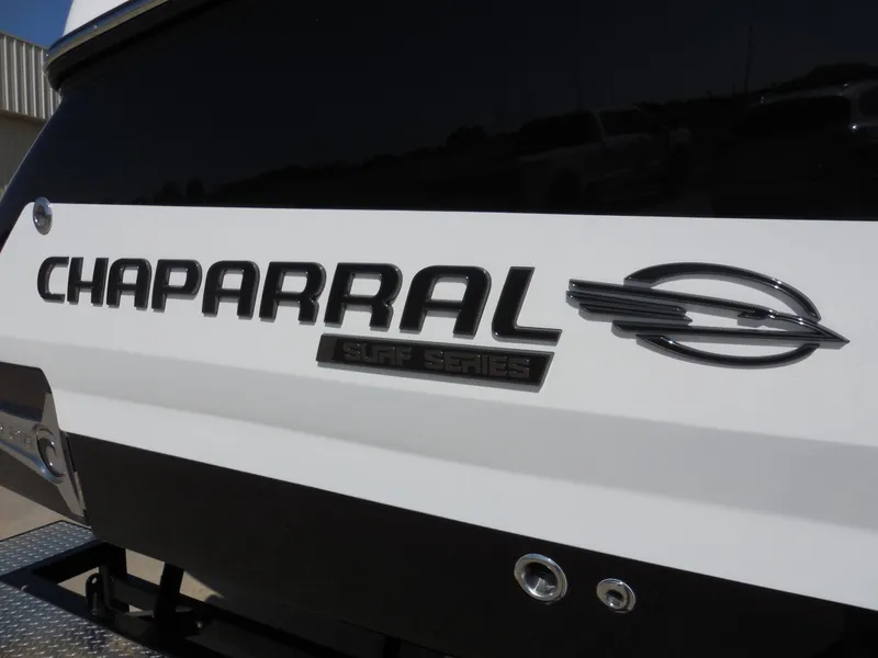 Slide: The Image of Chaparral 30 Surf 2025 - 9