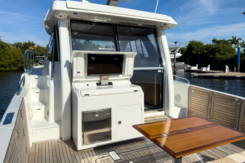 Slide: The Image of Ocean Alexander 45 DIVERGENCE COUPE 2021 - 12