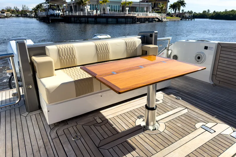 Slide: The Image of Ocean Alexander 45 DIVERGENCE COUPE 2021 - 13