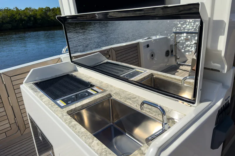 Slide: The Image of Ocean Alexander 45 DIVERGENCE COUPE 2021 - 15