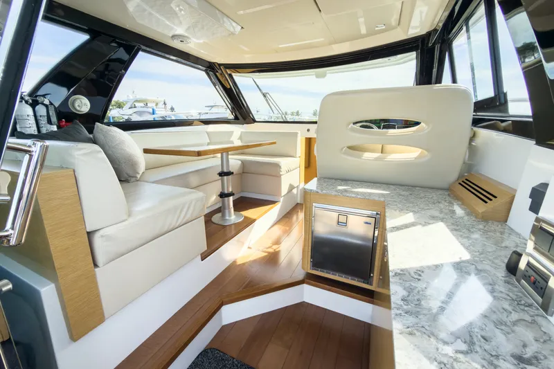 Slide: The Image of Ocean Alexander 45 DIVERGENCE COUPE 2021 - 18