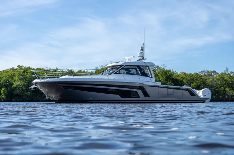 Slide: The Image of Ocean Alexander 45 DIVERGENCE COUPE 2021 - 2