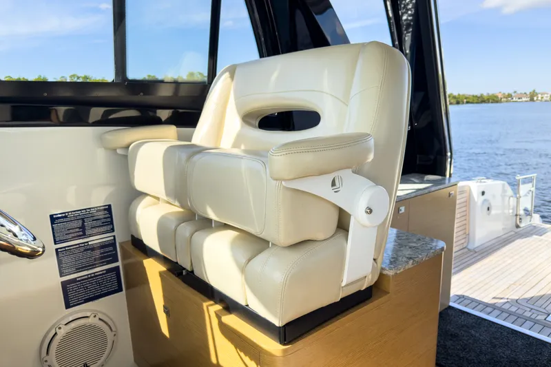 Slide: The Image of Ocean Alexander 45 DIVERGENCE COUPE 2021 - 22