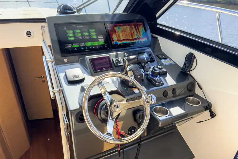 Slide: The Image of Ocean Alexander 45 DIVERGENCE COUPE 2021 - 24