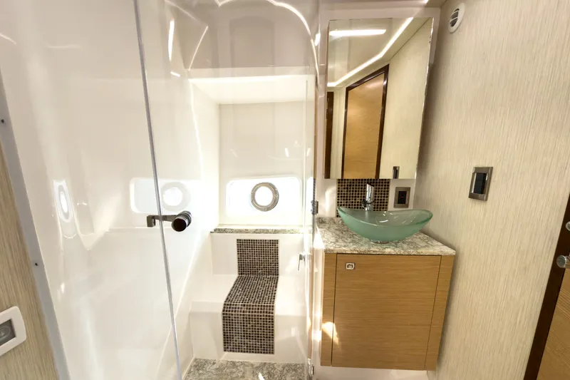 Slide: The Image of Ocean Alexander 45 DIVERGENCE COUPE 2021 - 34