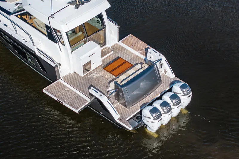 Slide: The Image of Ocean Alexander 45 DIVERGENCE COUPE 2021 - 4