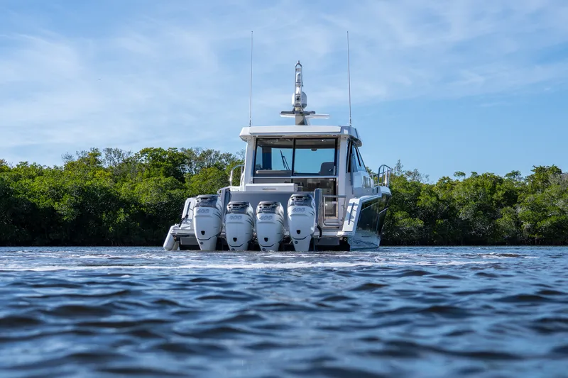 Slide: The Image of Ocean Alexander 45 DIVERGENCE COUPE 2021 - 40