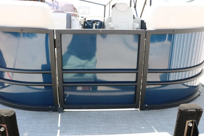 Slide: The Image of Sylvan Mirage 820LZ 2023 - 15