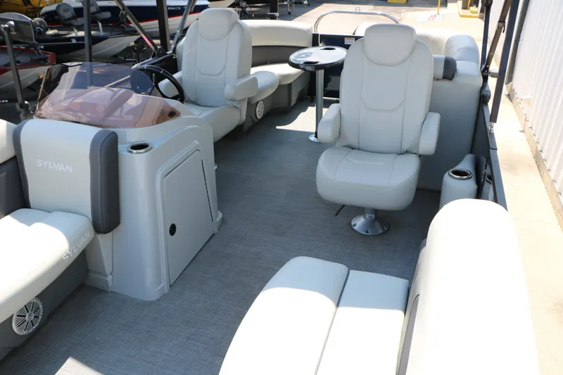 Slide: The Image of Sylvan Mirage 820LZ 2023 - 18