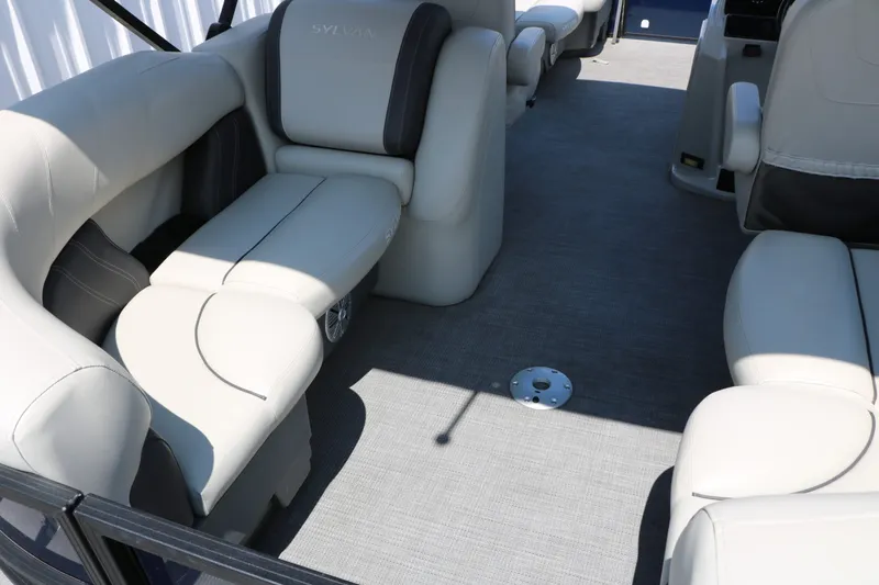 Slide: The Image of Sylvan Mirage 820LZ 2023 - 23