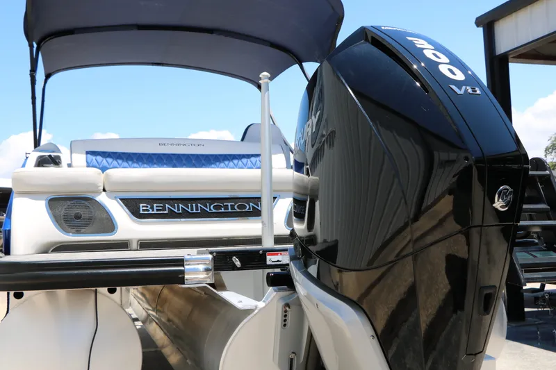 Slide: The Image of Bennington Rx23 Swingback Sport 2024 - 10