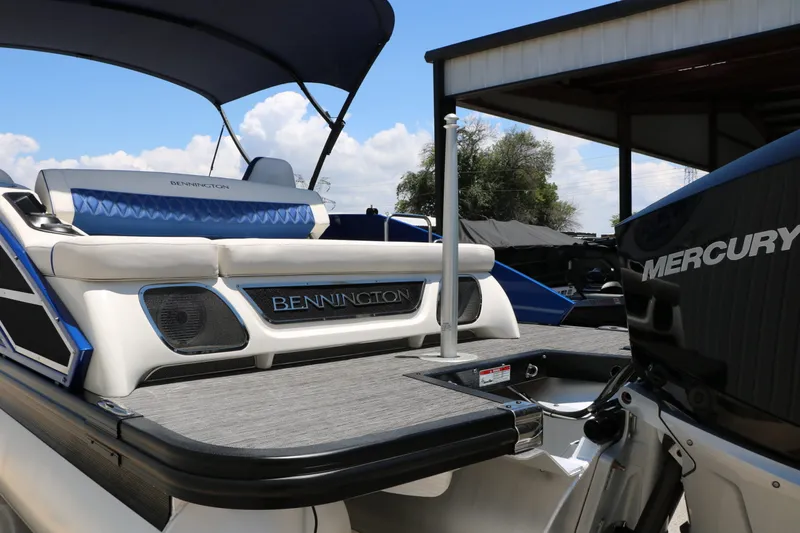 Slide: The Image of Bennington Rx23 Swingback Sport 2024 - 14