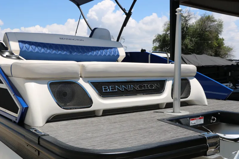 Slide: The Image of Bennington Rx23 Swingback Sport 2024 - 15