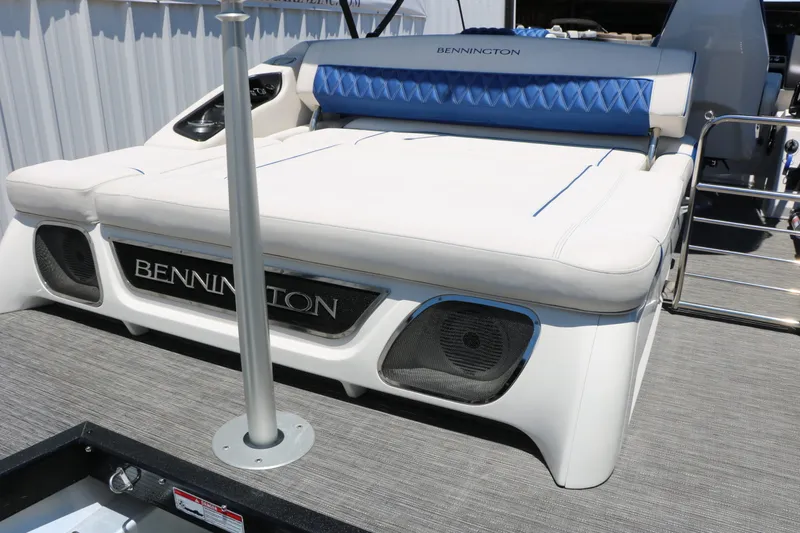 Slide: The Image of Bennington Rx23 Swingback Sport 2024 - 32