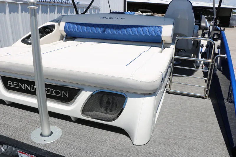 Slide: The Image of Bennington Rx23 Swingback Sport 2024 - 33