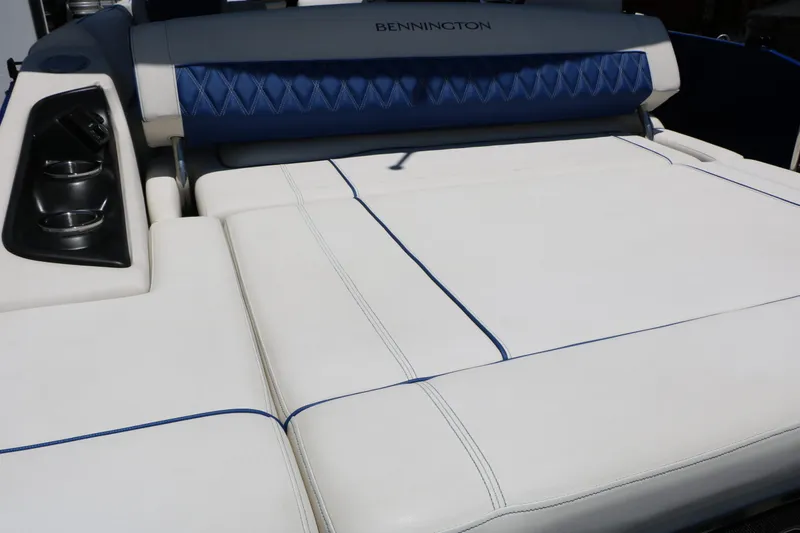 Slide: The Image of Bennington Rx23 Swingback Sport 2024 - 34