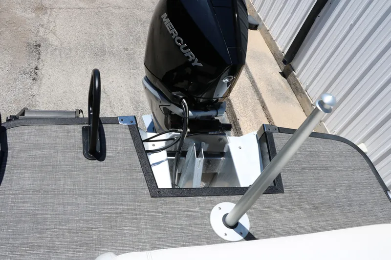 Slide: The Image of Bennington Rx23 Swingback Sport 2024 - 39