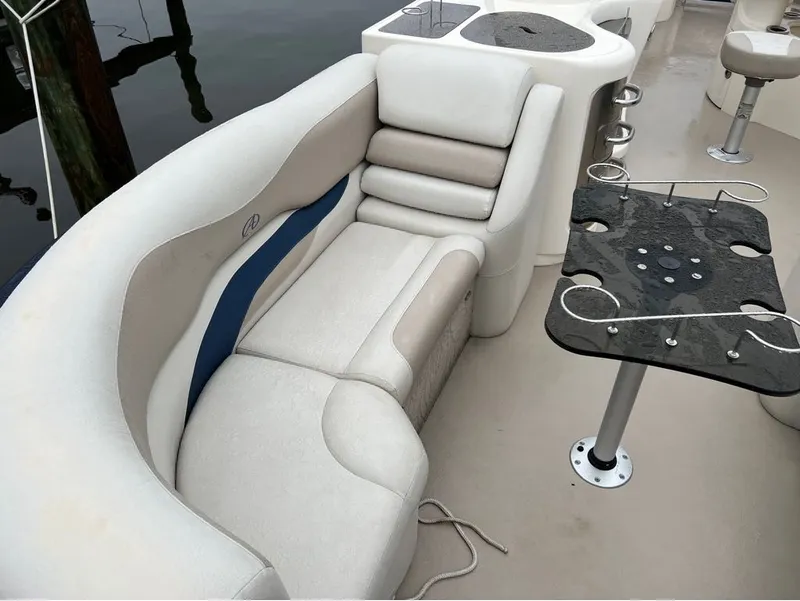 Slide: The Image of Avalon AMBASSADOR 2785 ENTERTAINTER 2013 - 19