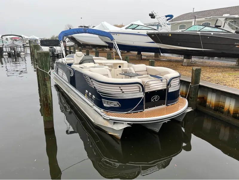 Slide: The Image of Avalon AMBASSADOR 2785 ENTERTAINTER 2013 - 3