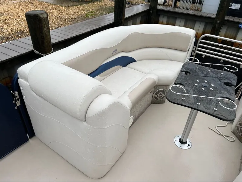 Slide: The Image of Avalon AMBASSADOR 2785 ENTERTAINTER 2013 - 18