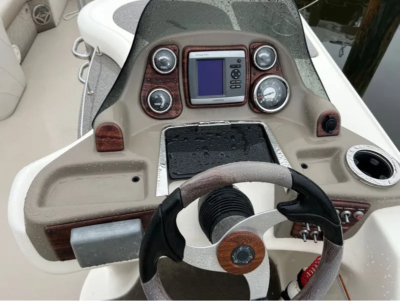 Slide: The Image of Avalon AMBASSADOR 2785 ENTERTAINTER 2013 - 14