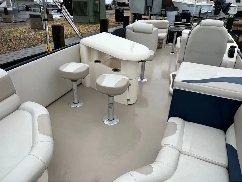 Slide: The Image of Avalon AMBASSADOR 2785 ENTERTAINTER 2013 - 12