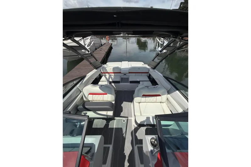 Slide: The Image of Regal LS2 Surf 2020 - 19